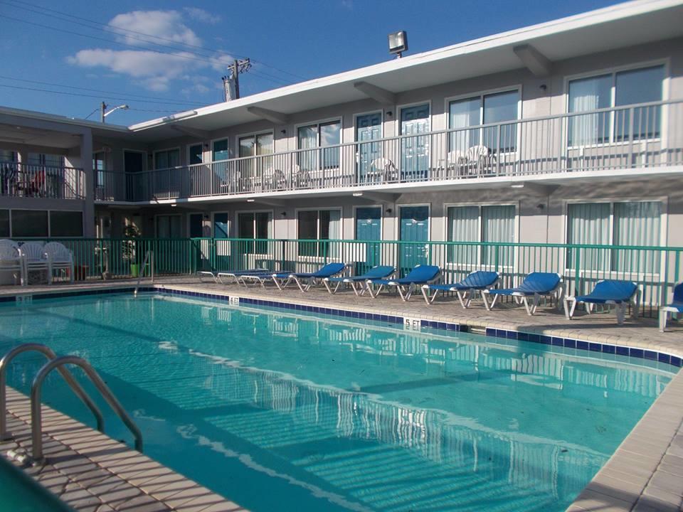 Admiral Motor Inn Миртл-Бич Экстерьер фото