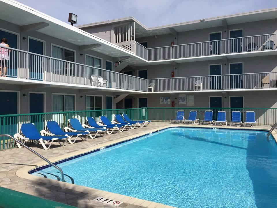 Admiral Motor Inn Миртл-Бич Экстерьер фото
