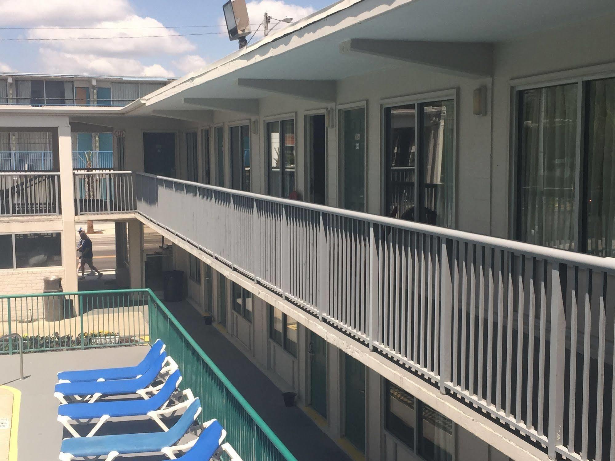 Admiral Motor Inn Миртл-Бич Экстерьер фото