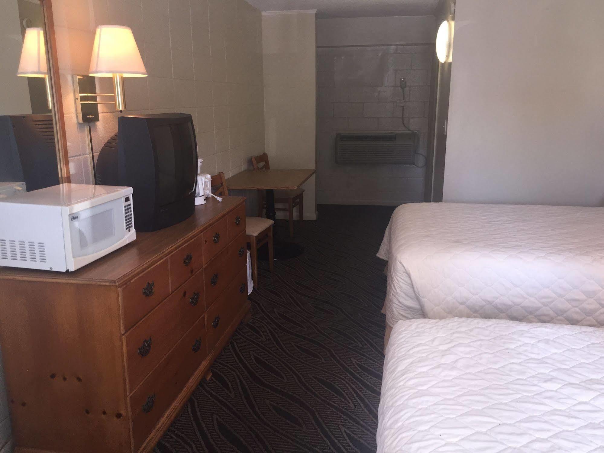 Admiral Motor Inn Миртл-Бич Экстерьер фото
