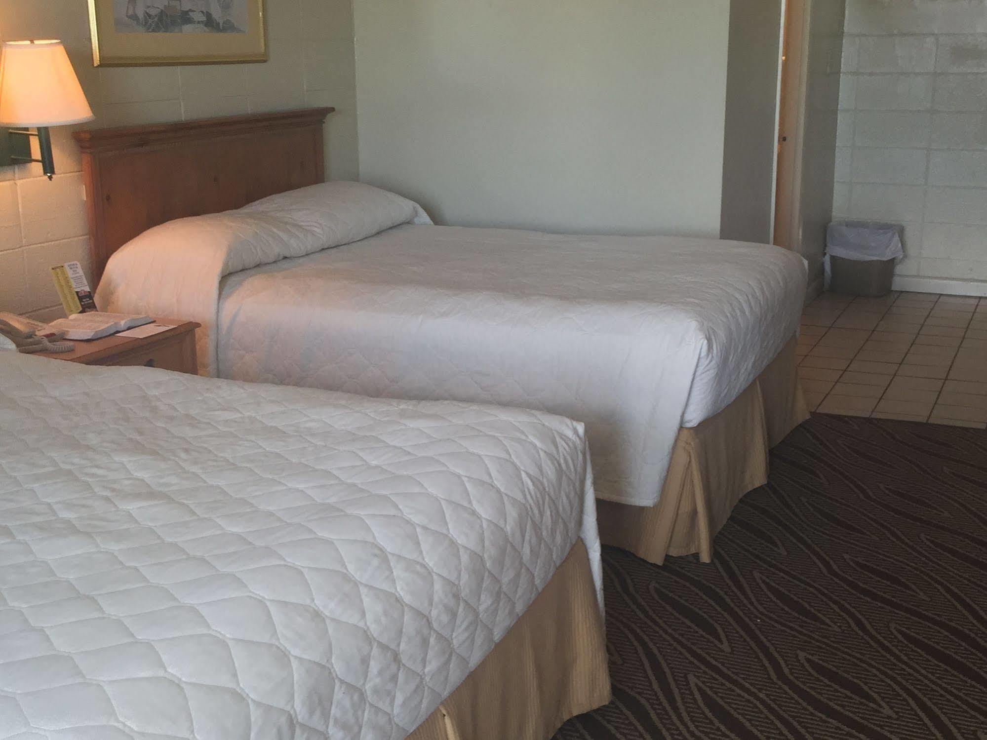 Admiral Motor Inn Миртл-Бич Экстерьер фото
