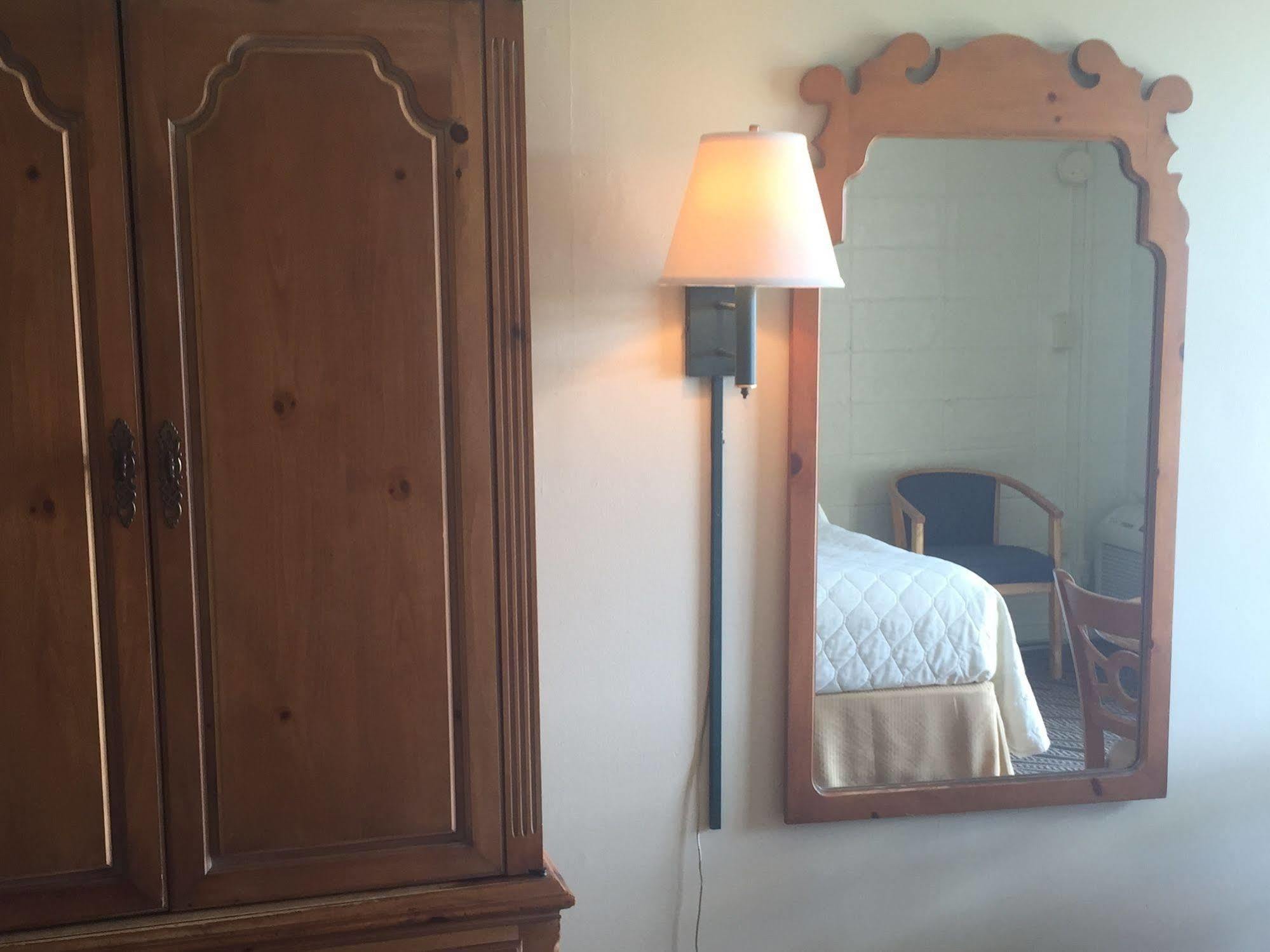 Admiral Motor Inn Миртл-Бич Экстерьер фото